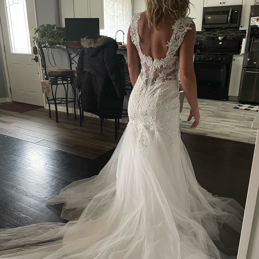 Wedding dress - Picture 3 of 8